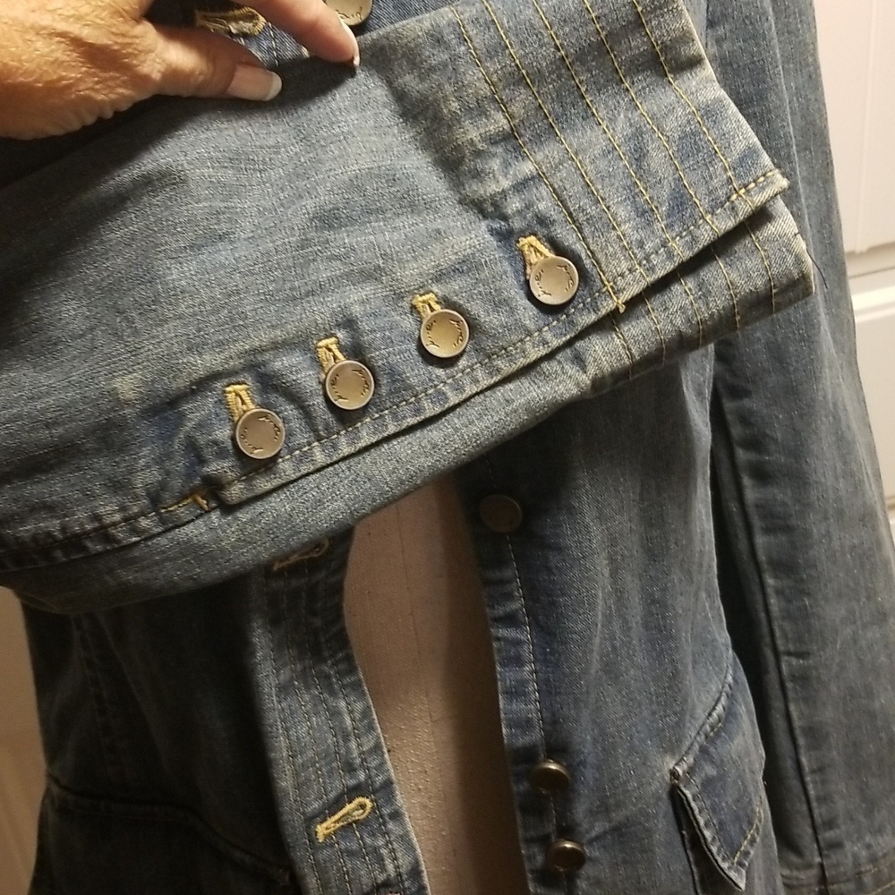 i.e. Denim Jacket Fitted Shoulder Detail Yoked Back And Double Button Front Med - Picture 3 of 11